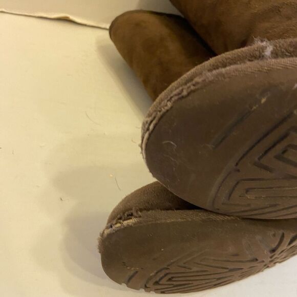 Ugg classic boot brown size 7 - Picture 8 of 8